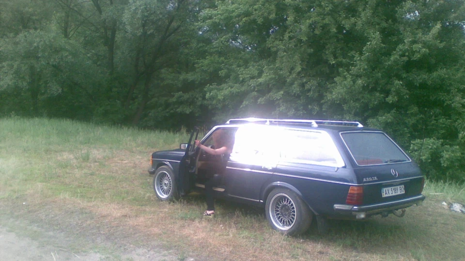 Mercedes-Benz W123 200T 2