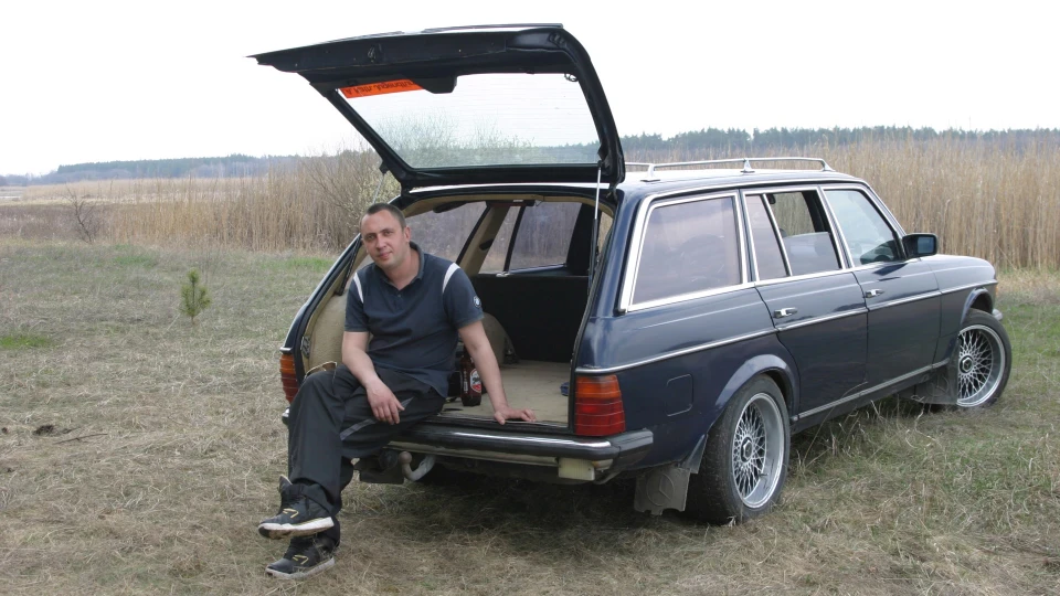 Mercedes-Benz W123 200T 4