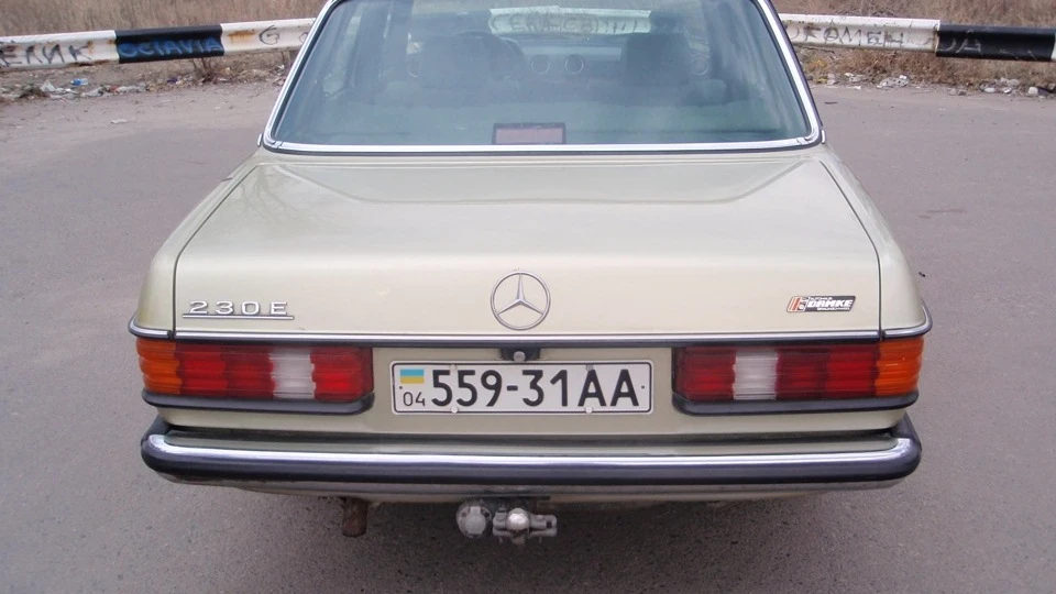 Mercedes-Benz W123 2.3 2