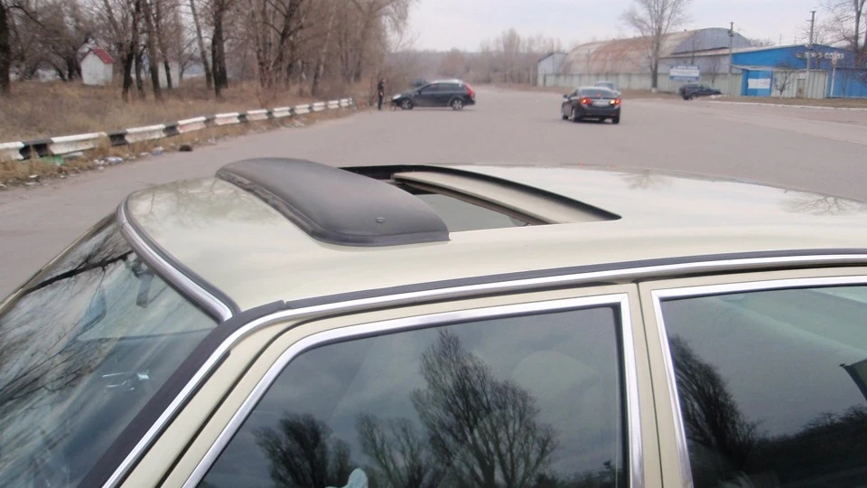 Mercedes-Benz W123 2.3 3