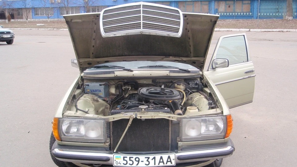Mercedes-Benz W123 2.3 4