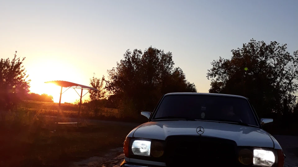 Mercedes-Benz W123 2.3