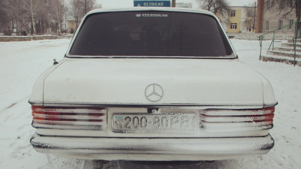 Mercedes-Benz W123 2.3 4
