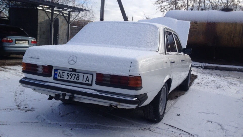 Mercedes-Benz W123 230 White style 4