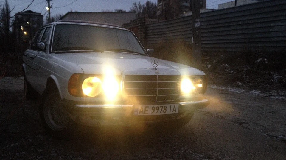 Mercedes-Benz W123 230 White style 5