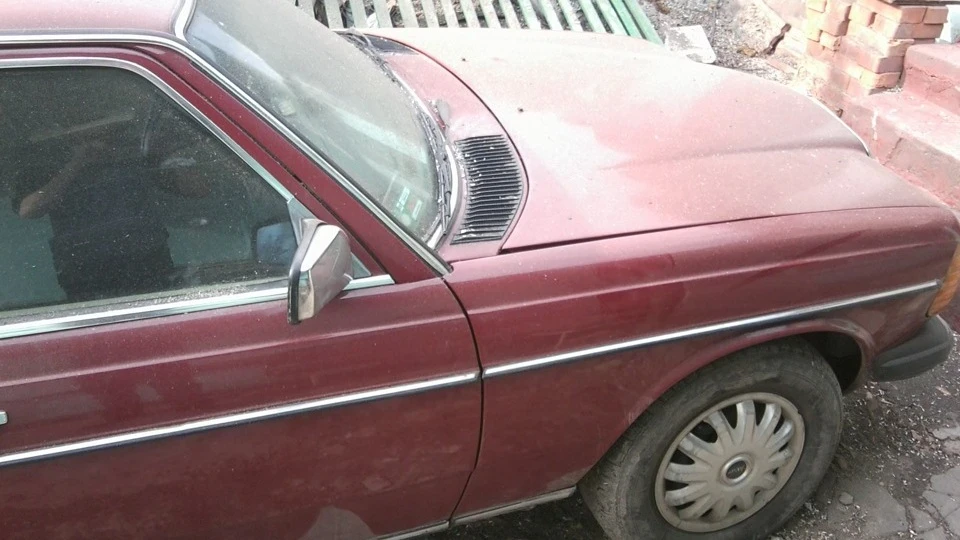 Mercedes-Benz W123 230E 2.3L 4