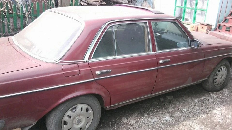 Mercedes-Benz W123 230E 2.3L 5