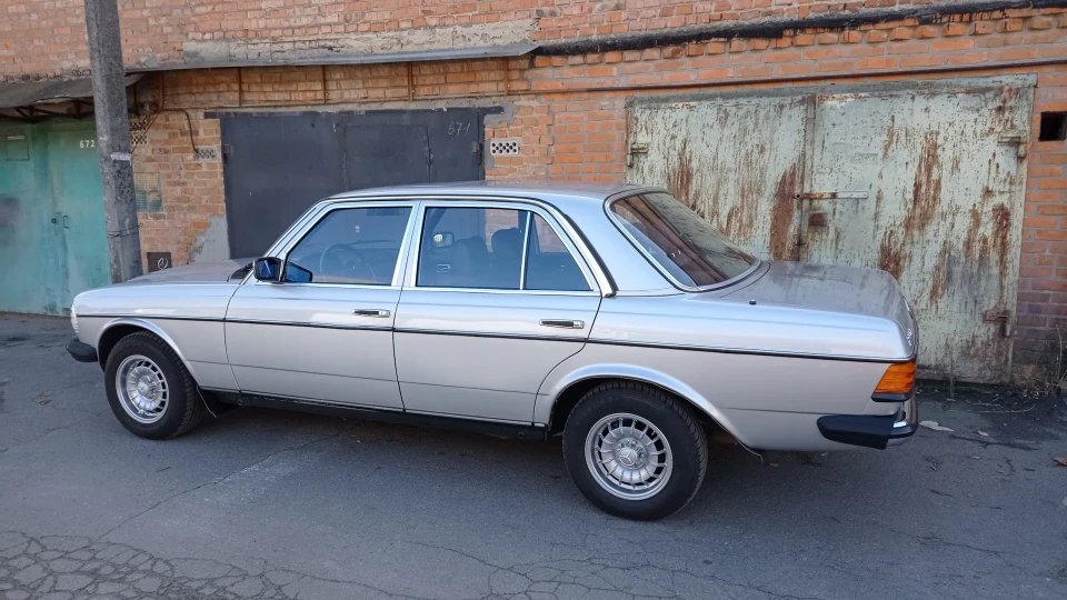 Mercedes-Benz W123 230Е Astral 193000 км