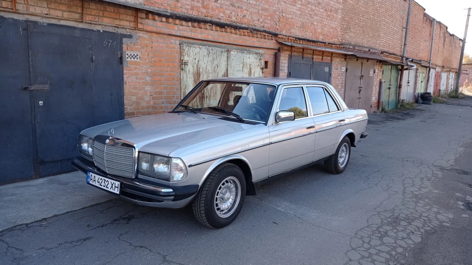 Mercedes-Benz W123 230Е Astral 193000 км 2