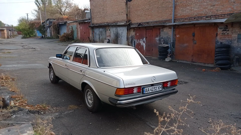 Mercedes-Benz W123 230Е Astral 193000 км 3