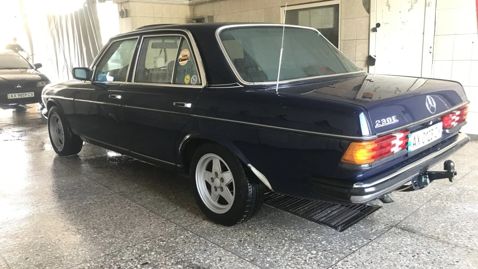 Mercedes-Benz W123 230Е Орігош 3
