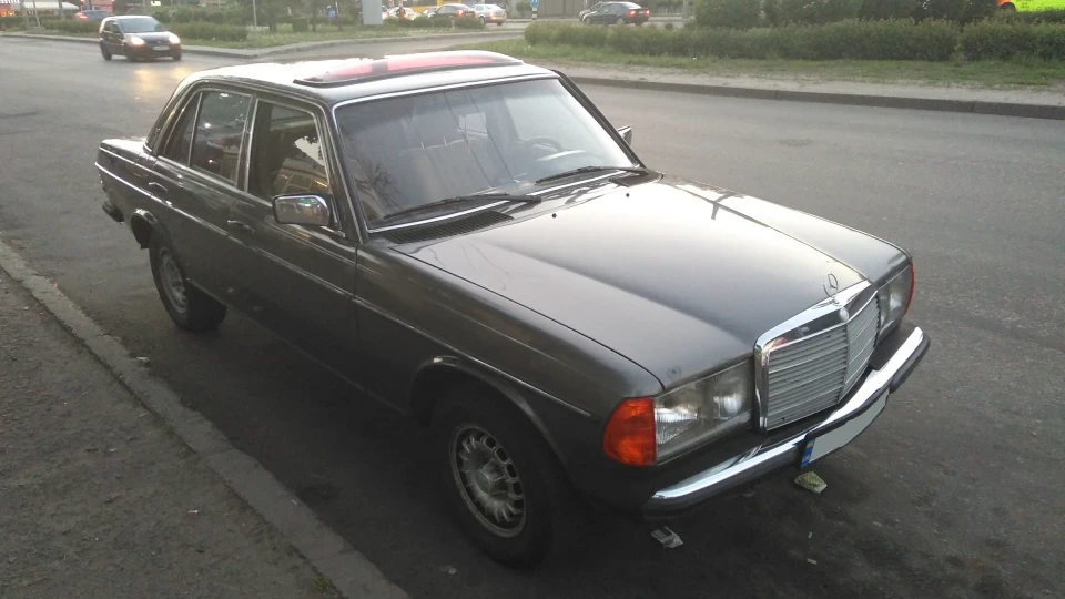 Mercedes-Benz W123 230e