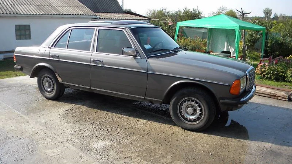 Mercedes-Benz W123 230e 2