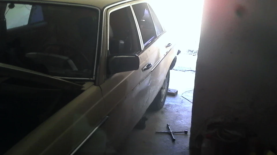 Mercedes-Benz W123 230Е 4