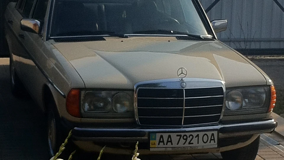 Mercedes-Benz W123 2.4 D 2