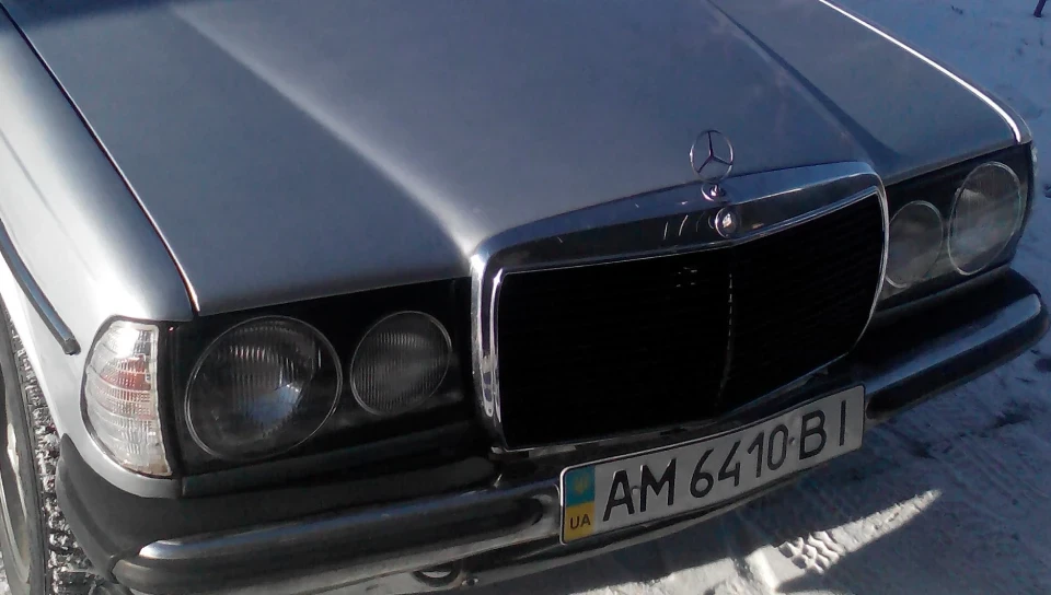 Mercedes-Benz W123 2.4