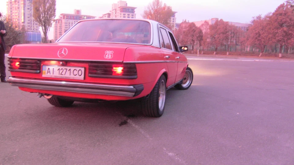 Mercedes-Benz W123 240D Daisy