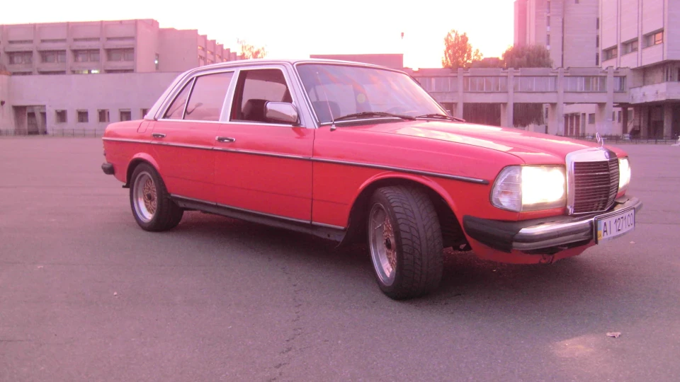 Mercedes-Benz W123 240D Daisy 2