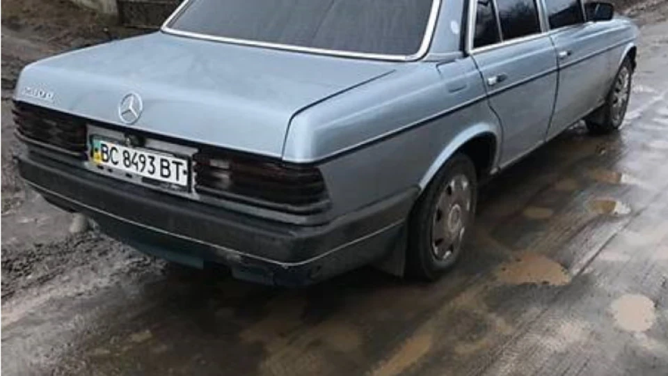 Mercedes-Benz W123 240D 2