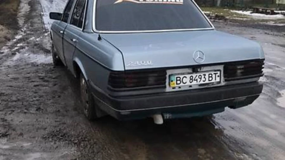 Mercedes-Benz W123 240D 3