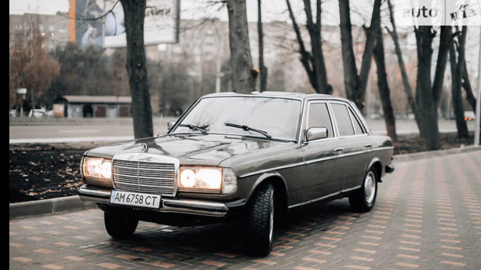 Mercedes-Benz W123 240D 5