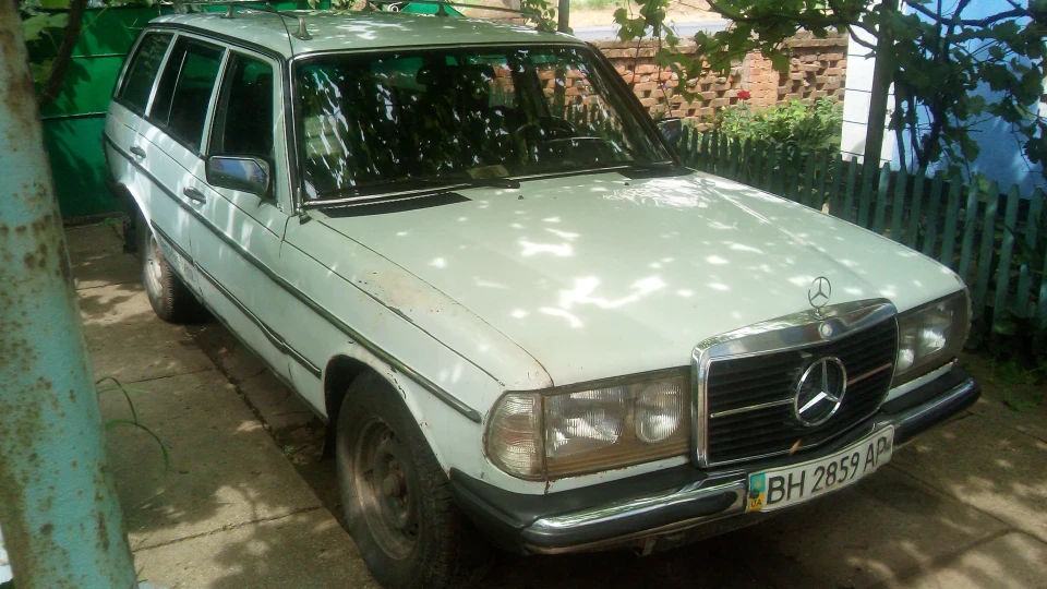 Mercedes-Benz W123 240TD Viktoria 2