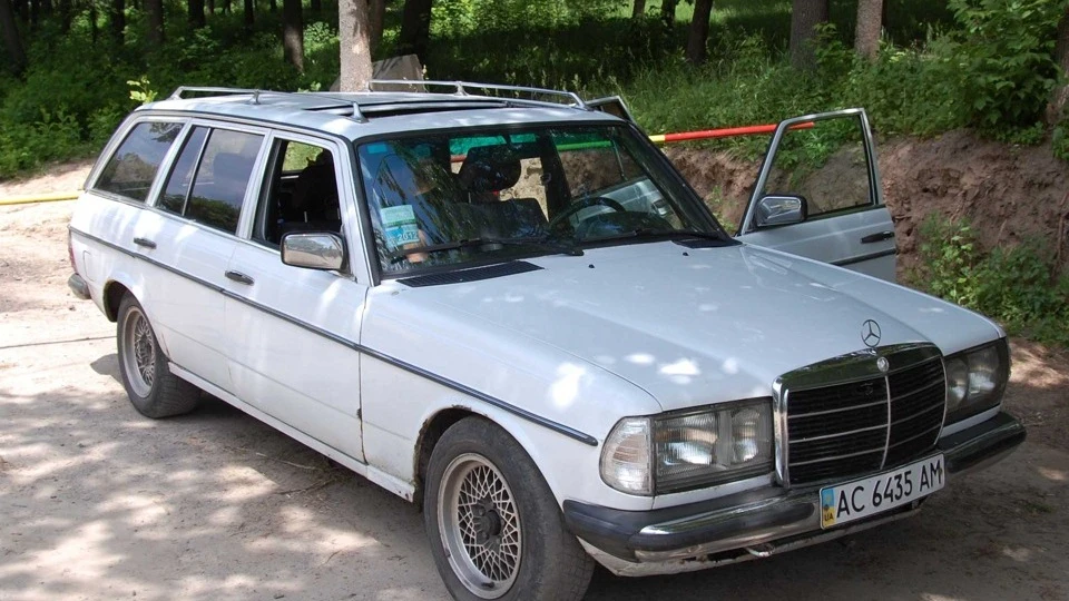 Mercedes-Benz W123 240TD, WHITE TOURING 2