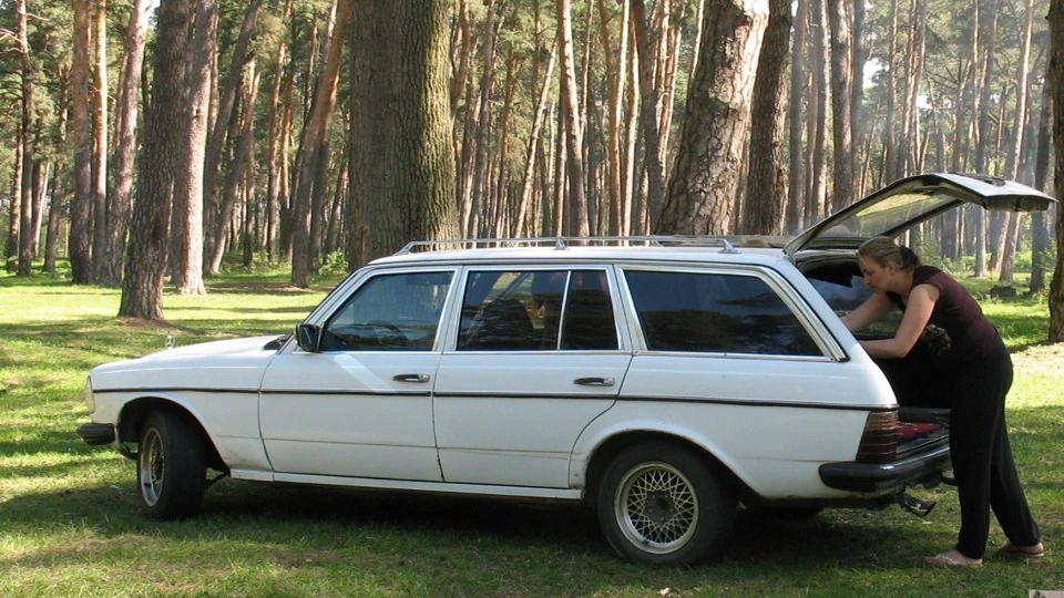 Mercedes-Benz W123 240TD, WHITE TOURING 3