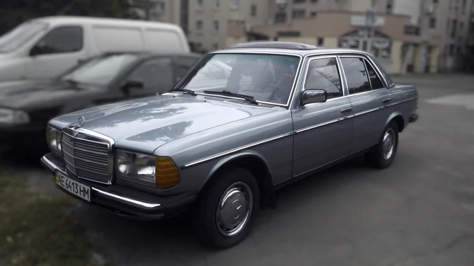 Mercedes-Benz W123 2.4D 2