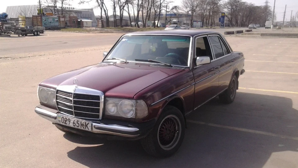 Mercedes-Benz W123 2.4D 4