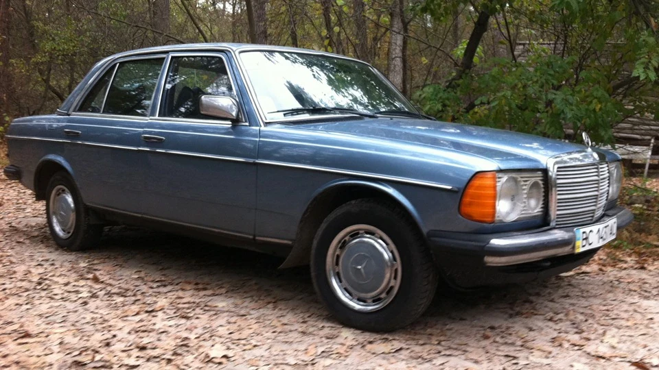 Mercedes-Benz W123 250 petrol, automatic. 4