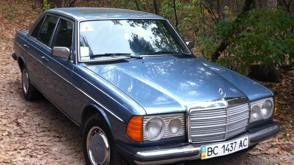 Mercedes-Benz W123 250 petrol, automatic. 5