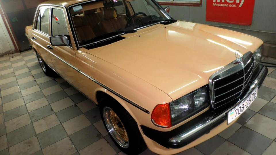 Mercedes-Benz W123 250 3