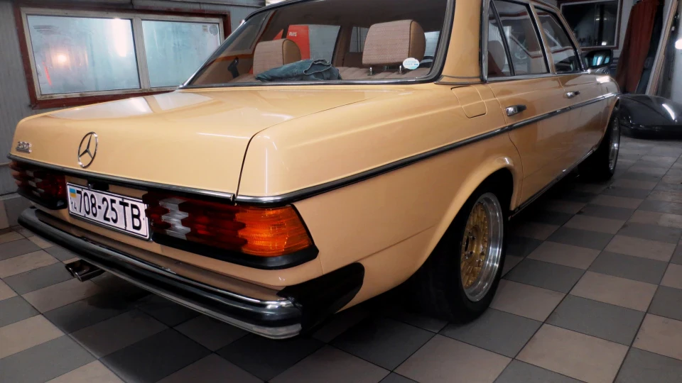Mercedes-Benz W123 250 4