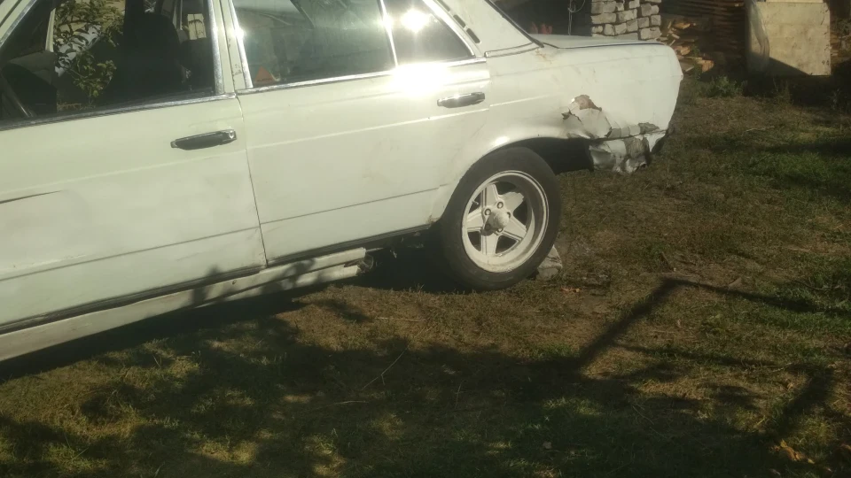 Mercedes-Benz W123 3 літри дизель 3