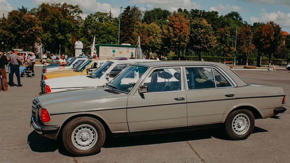 Mercedes-Benz W123 300 D Turbo 2