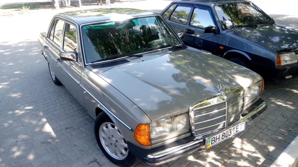 Mercedes-Benz W123 300 D Turbo 4