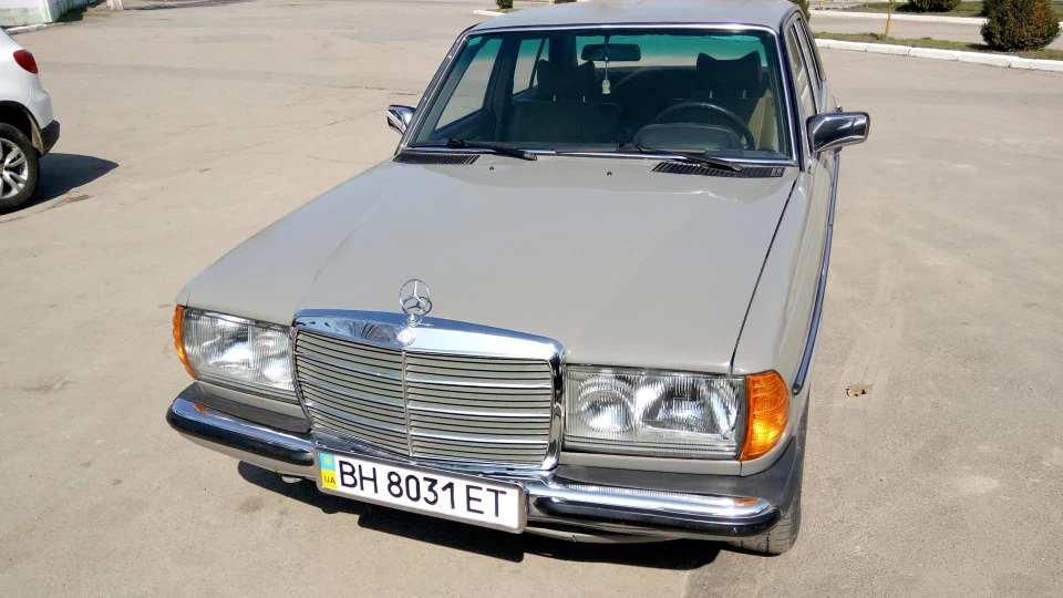 Mercedes-Benz W123 300 D Turbo 5