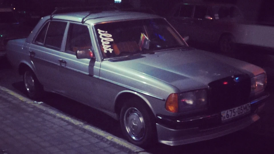 Mercedes-Benz W123 300 D 3