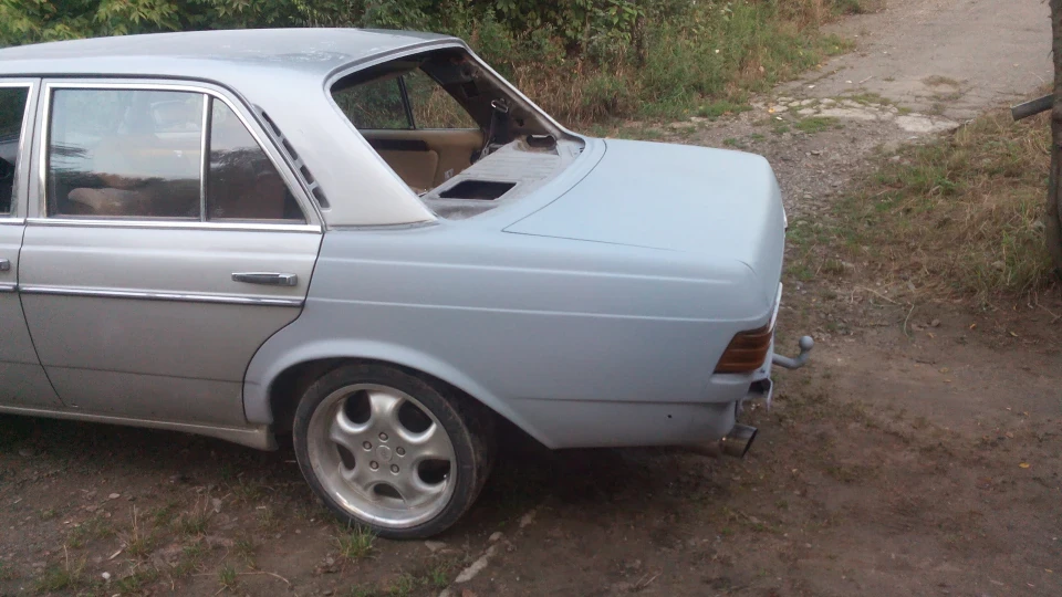 Mercedes-Benz W123 300 D 4