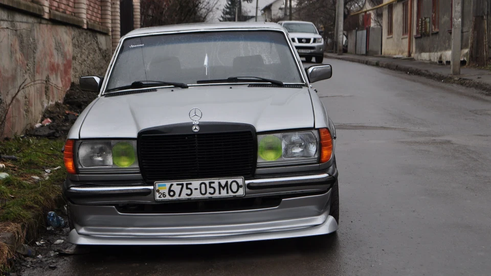 Mercedes-Benz W123 300 D 5