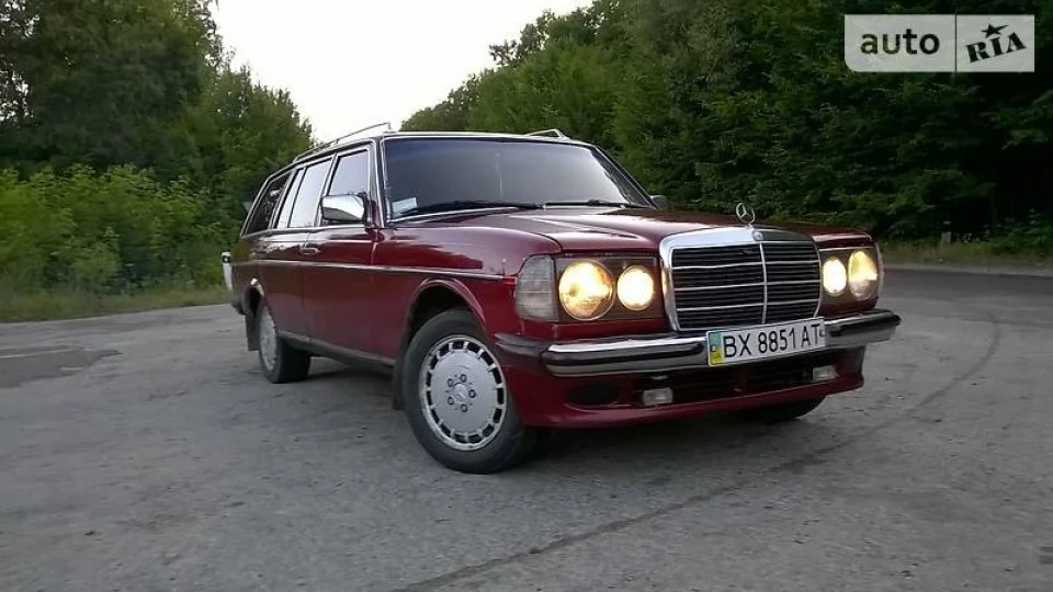Mercedes-Benz W123 300D Touring 2