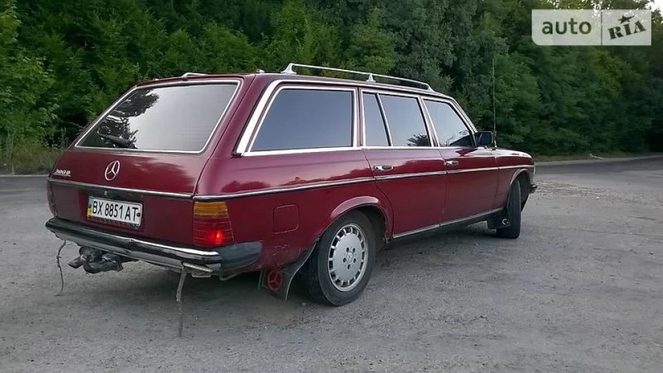 Mercedes-Benz W123 300D Touring 4