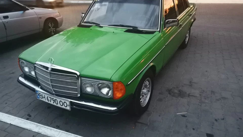 Mercedes-Benz W123 300D Turbo 2