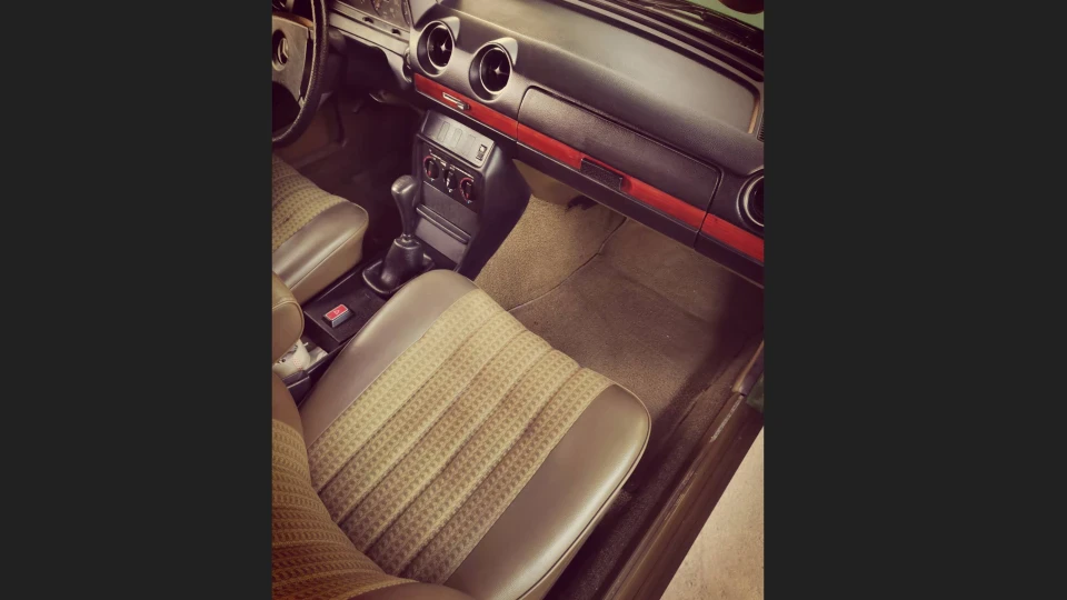 Mercedes-Benz W123 300D Turbo 4