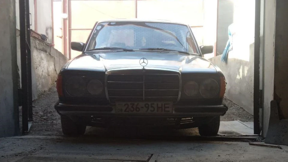 Mercedes-Benz W123 300D