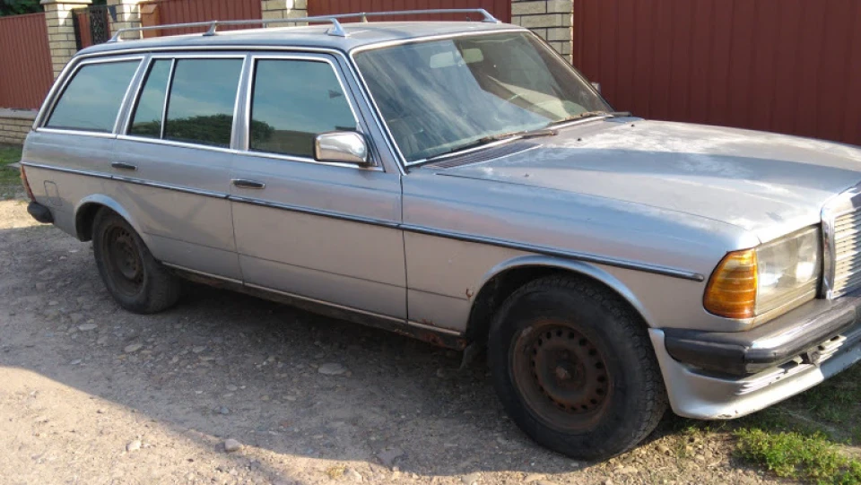 Mercedes-Benz W123 300TD Turbo Diesel