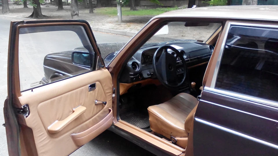Mercedes-Benz W123 Антиваленок 4