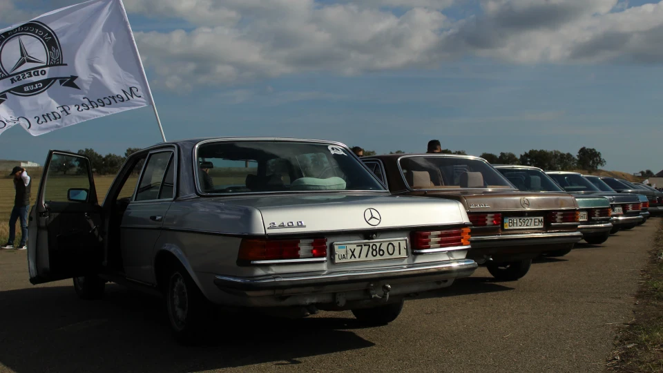 Mercedes-Benz W123 Автомобіль агента 2