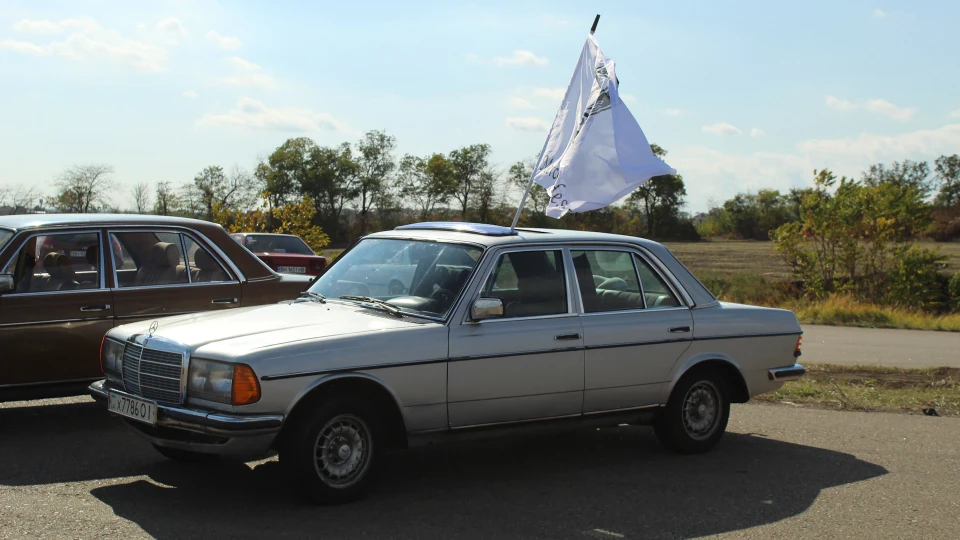 Mercedes-Benz W123 Автомобіль агента 3